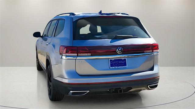 Photo of 2025 Silver Mist Metallic Volkswagen Atlas