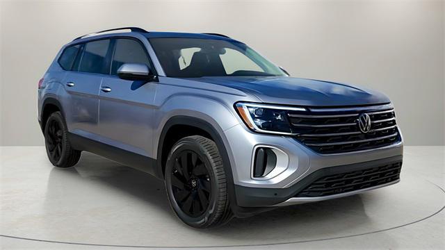 Photo of 2025 Silver Mist Metallic Volkswagen Atlas
