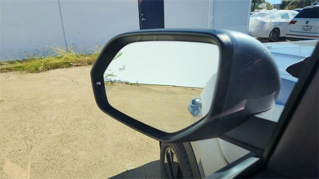 Photo of 2025 Silver Mist Metallic Volkswagen Atlas