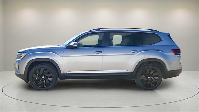 Photo of 2025 Silver Mist Metallic Volkswagen Atlas