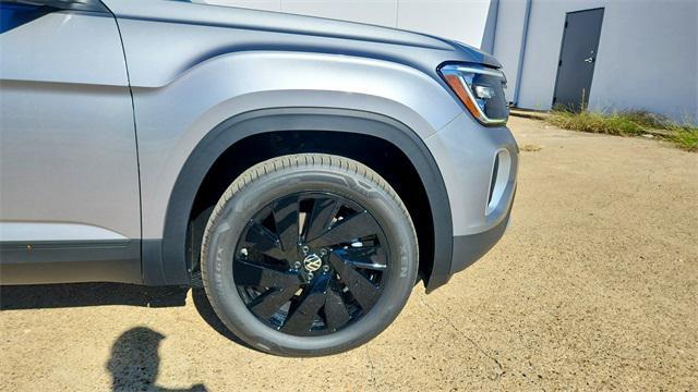 Photo of 2025 Silver Mist Metallic Volkswagen Atlas