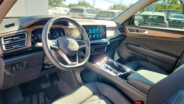 Photo of 2025 Silver Mist Metallic Volkswagen Atlas