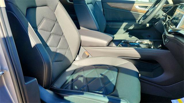 Photo of 2025 Silver Mist Metallic Volkswagen Atlas