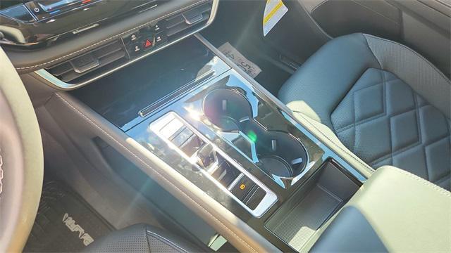 Photo of 2025 Silver Mist Metallic Volkswagen Atlas