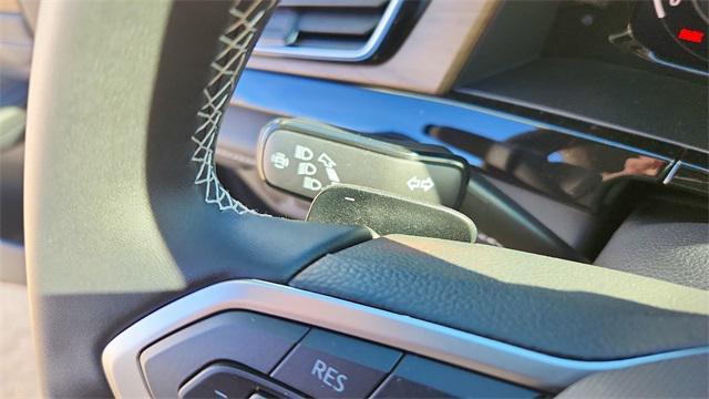 Photo of 2025 Silver Mist Metallic Volkswagen Atlas