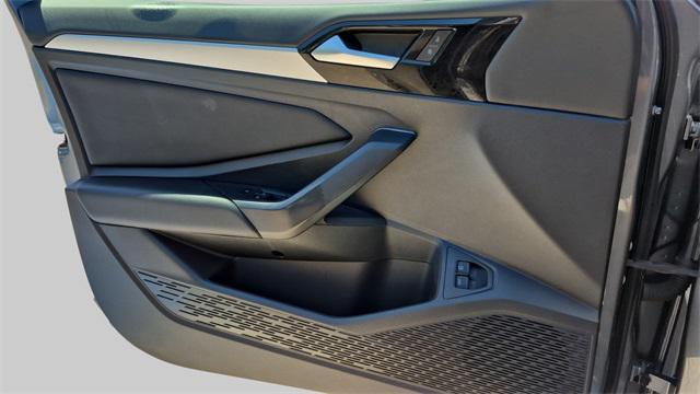 Photo of 2021 Platinum Gray Metallic Volkswagen Jetta