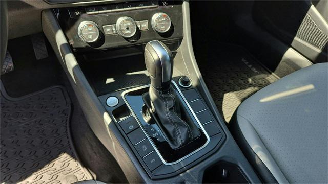 Photo of 2021 Platinum Gray Metallic Volkswagen Jetta