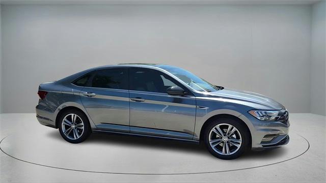 Photo of 2021 Platinum Gray Metallic Volkswagen Jetta
