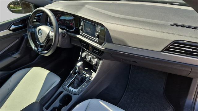 Photo of 2021 Platinum Gray Metallic Volkswagen Jetta