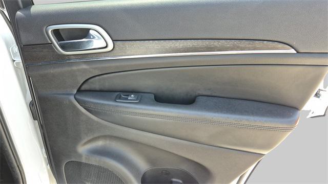 Photo of 2018 Bright White Clearcoat Jeep Grand Cherokee