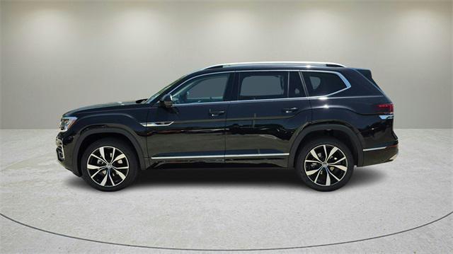 Photo of 2025 Deep Black Pearl Volkswagen Atlas