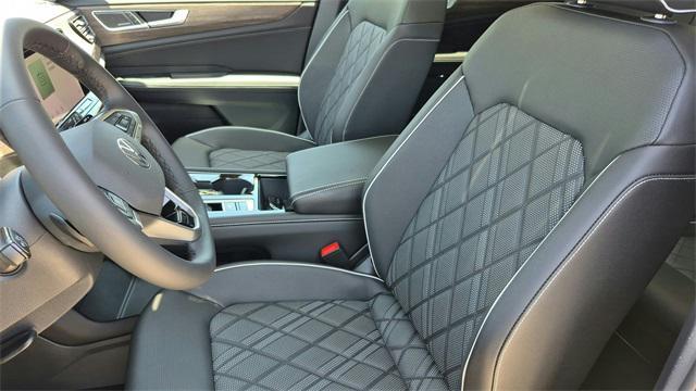 Photo of 2025 Deep Black Pearl Volkswagen Atlas