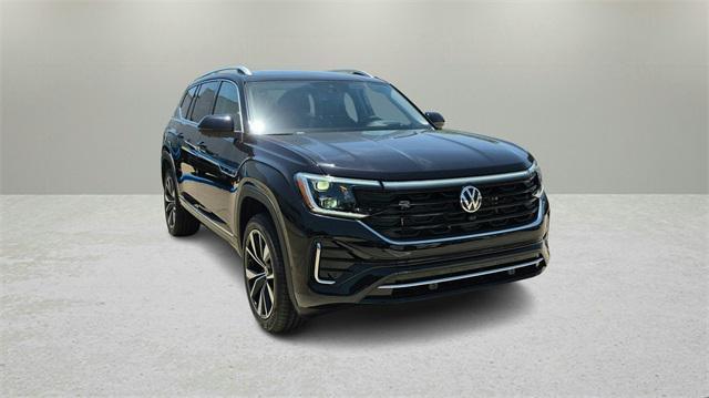Photo of 2025 Deep Black Pearl Volkswagen Atlas