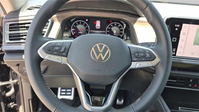 Photo of 2025 Deep Black Pearl Volkswagen Atlas