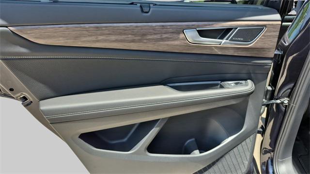 Photo of 2025 Deep Black Pearl Volkswagen Atlas