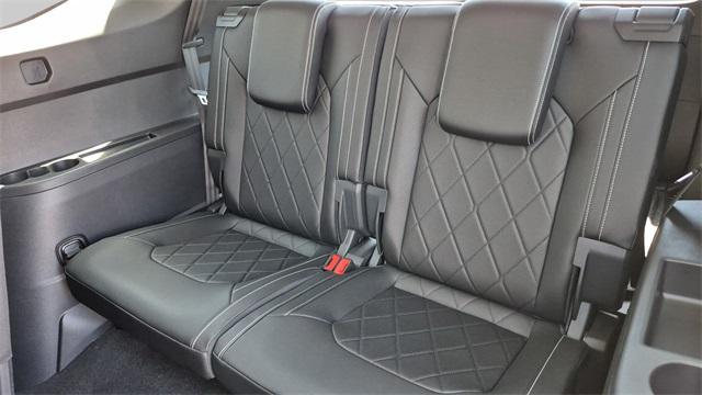 Photo of 2025 Deep Black Pearl Volkswagen Atlas