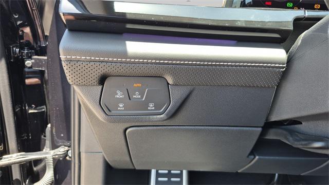 Photo of 2025 Deep Black Pearl Volkswagen Atlas
