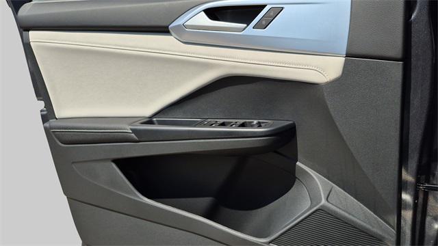 Photo of 2025 Gray Volkswagen Taos