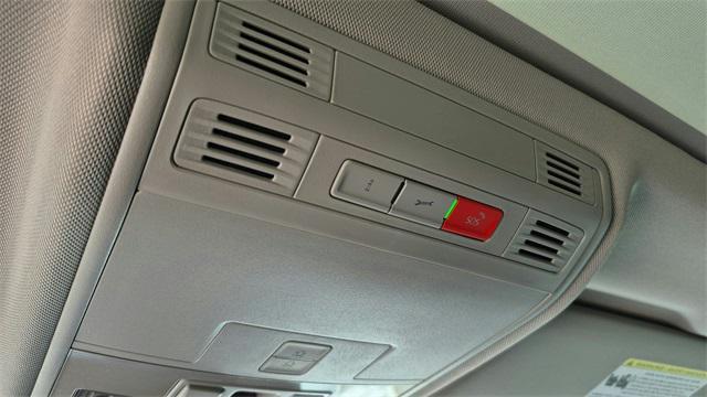 Photo of 2025 Gray Volkswagen Taos