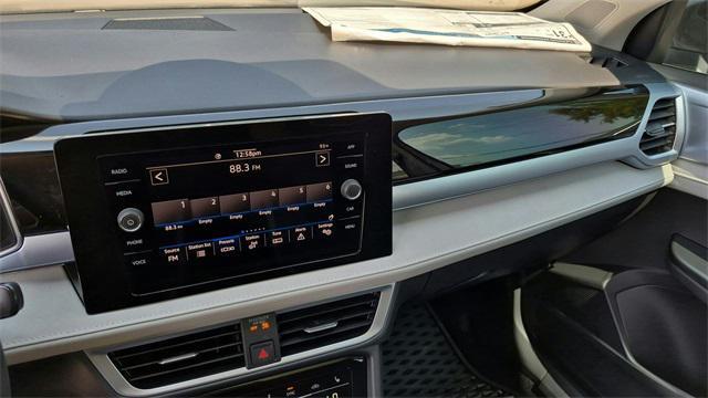 Photo of 2025 Gray Volkswagen Taos