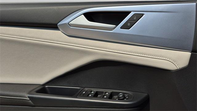 Photo of 2025 Gray Volkswagen Taos