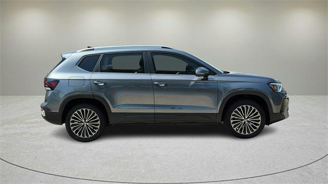 Photo of 2025 Gray Volkswagen Taos