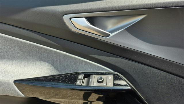 Photo of 2025 pure gray Volkswagen ID.4