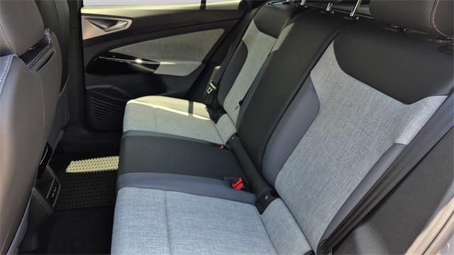 Photo of 2025 pure gray Volkswagen ID.4