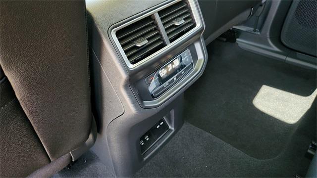 Photo of 2025 Pure Gray Volkswagen Atlas