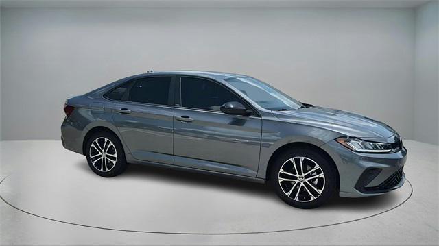 Photo of 2025 Gray Volkswagen Jetta