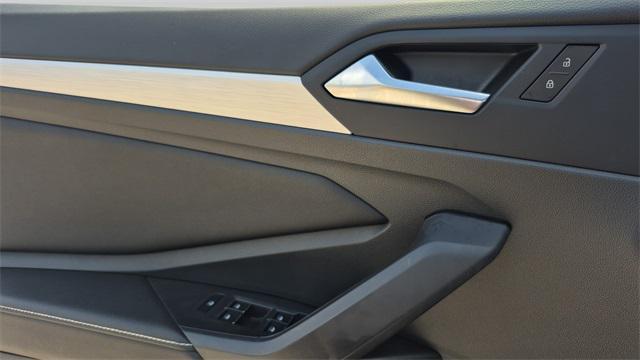 Photo of 2025 Gray Volkswagen Jetta