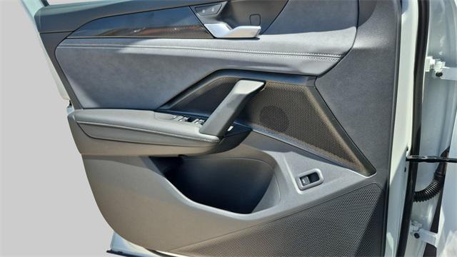 Photo of 2025 Pure White Volkswagen Tiguan