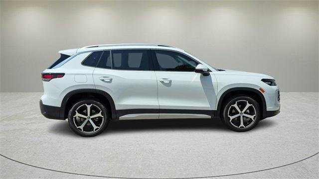 Photo of 2025 Pure White Volkswagen Tiguan