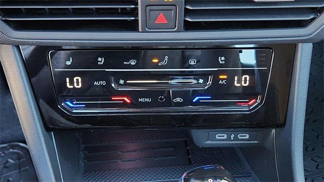 Photo of 2025 Opal White Pearl Volkswagen Jetta