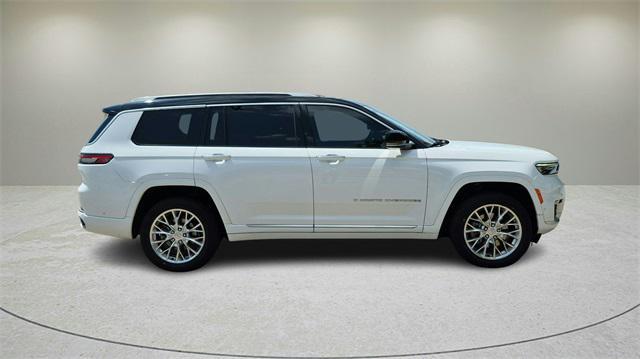 Photo of 2021 Bright White Clearcoat Jeep Grand Cherokee L