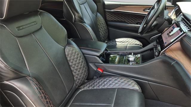 Photo of 2021 Bright White Clearcoat Jeep Grand Cherokee L