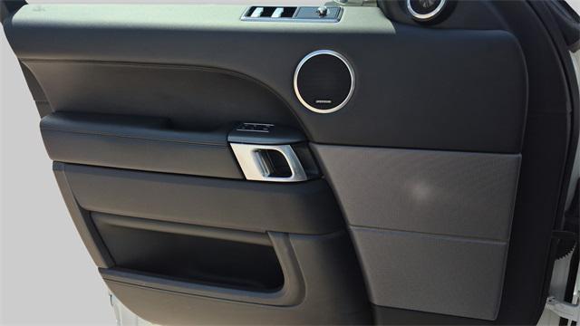 Photo of 2018 White Land Rover Range Rover Sport