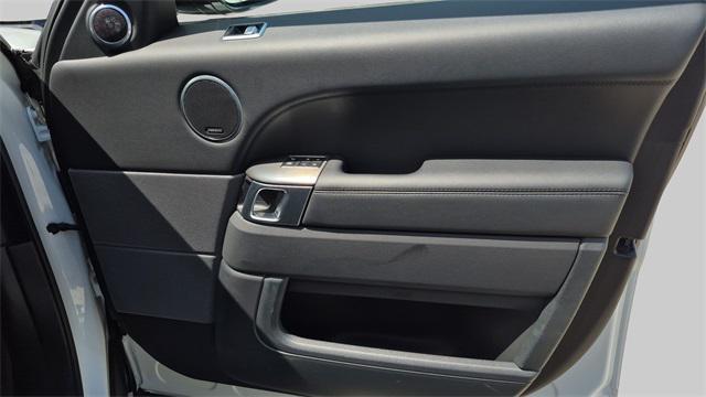 Photo of 2018 White Land Rover Range Rover Sport