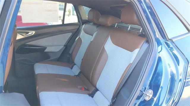 Photo of 2023 Tourmaline Blue Metallic Volkswagen ID.4