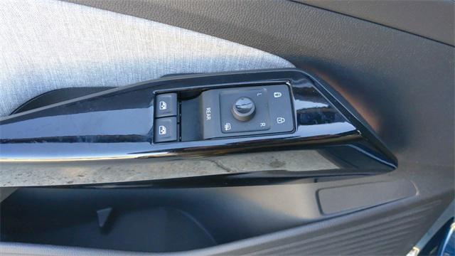 Photo of 2023 Tourmaline Blue Metallic Volkswagen ID.4
