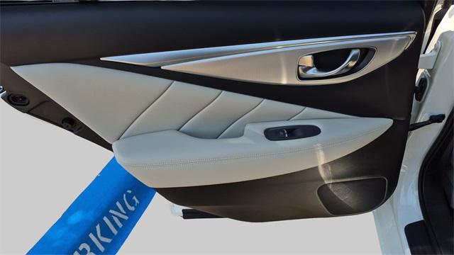 Photo of 2024 Majestic White INFINITI Q50