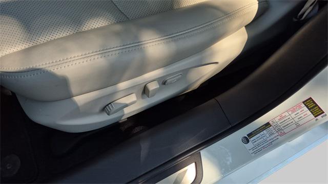 Photo of 2024 Majestic White INFINITI Q50