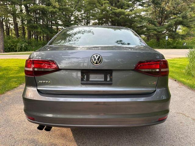 Photo of 2016 Platinum Gray Metallic Volkswagen Jetta