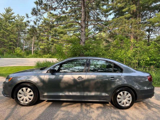 Photo of 2016 Platinum Gray Metallic Volkswagen Jetta