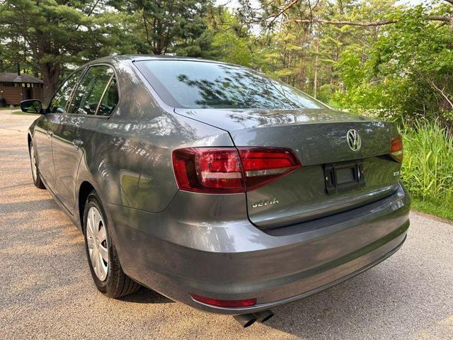 Photo of 2016 Platinum Gray Metallic Volkswagen Jetta