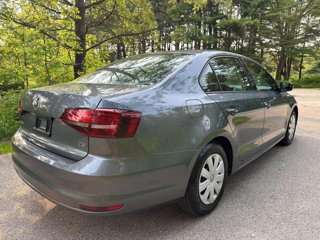 Photo of 2016 Platinum Gray Metallic Volkswagen Jetta