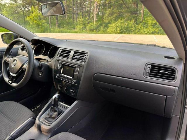 Photo of 2016 Platinum Gray Metallic Volkswagen Jetta