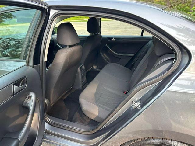 Photo of 2016 Platinum Gray Metallic Volkswagen Jetta