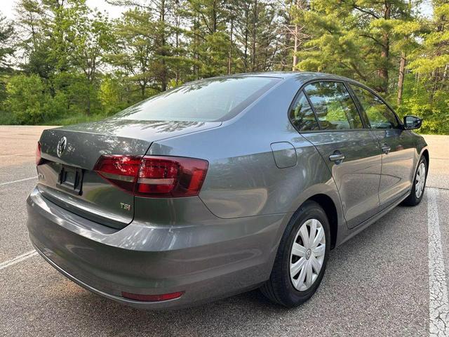 Photo of 2016 Platinum Gray Metallic Volkswagen Jetta