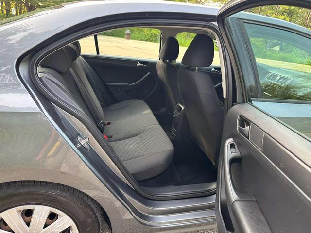 Photo of 2016 Platinum Gray Metallic Volkswagen Jetta